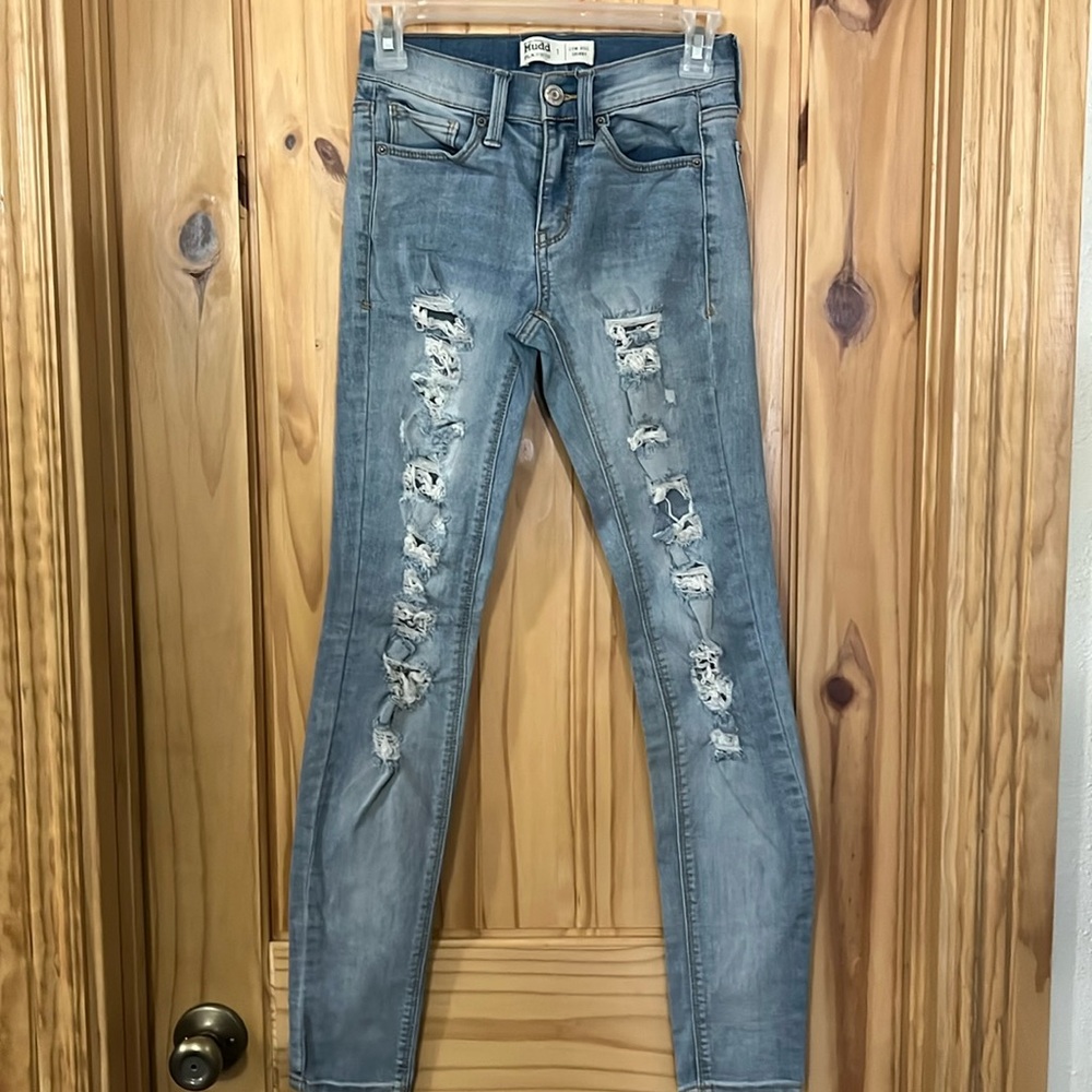 MUDD flex stretch low rise skinny distressed jeans. Size 1 juniors.